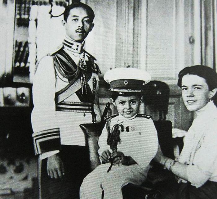 Сімейне фото щасливої королівської родини