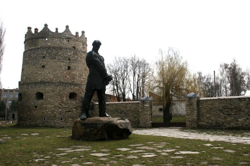 Замок у селищі міського типу Летичеві на сході Хмельницької області України.