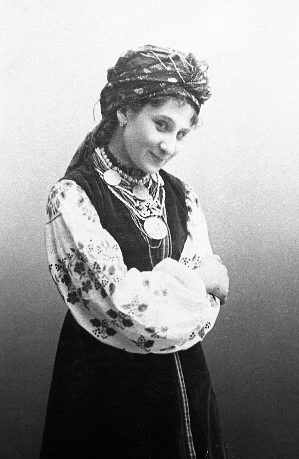 Марія Заньковецька у ролі Івги Цвіркунки в опереті Миколи Лисенко “Чорноморці”, фото 1892 рік