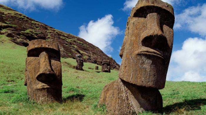 Знамениті пам'ятки острова Пасхи. | Фото: reddit.com.