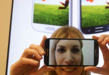 Samsung здивує споживачів «чотириокою» камерою