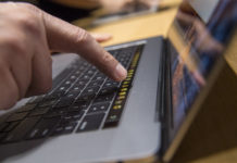 16-дюймовий Apple MacBook Pro вразить своїми динаміками