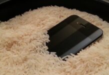 Що буде, якщо покласти телефон у рис