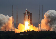 Стало відомо, коли частина величезної китайської ракети впаде на Землю