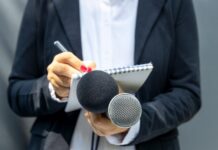 Більшість журналістів в Україні почали заробляти значно менше через війну, – дослідження