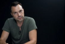 Стало відомо, скільки заробляє Арестович