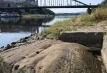 “Плач, якщо побачиш мене”: у річках Європи через посуху з’явилися “голодні камені”