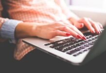 Як діяти, якщо ви пролили на ноутбук воду чи іншу рідину