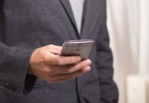 Чому не можна заряджати телефон усю ніч і які проблеми можуть виникнути