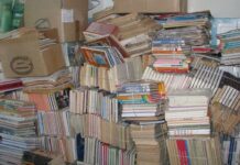 Українці масово здають російські книжки на макулатуру