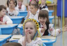 В Міносвіти розповіли, скільки українських школярів перебувають за кордоном