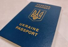 Українці почали більше оформляти закордонних паспортів
