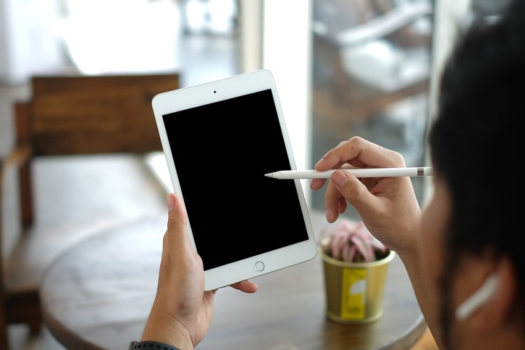 Apple придумала стилус, який може переносити кольори та текстури з ...