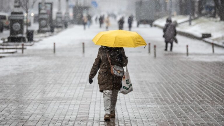 Сніг і ожеледиця на дорогах: прогноз погоди на 14 листопада для всієї ...