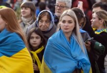 Довіра до ЄС та США знижується: українці відчувають «втому» Заходу