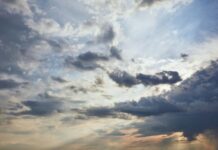 Прогноз погоди на суботу, 6 грудня: де буде найтепліше, а де — штормовий вітер