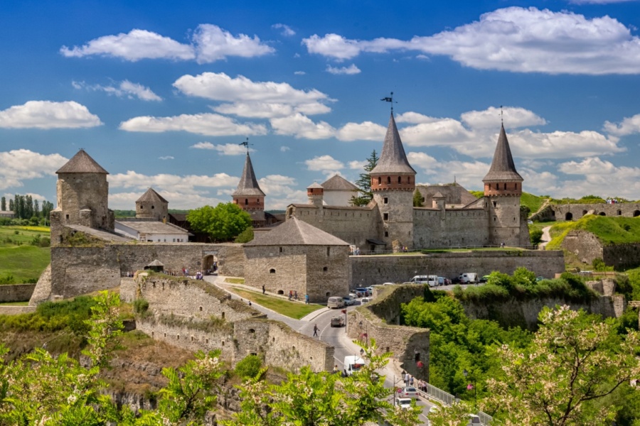 Казкові палаци та неприступні твердині: куди поїхати в Україні